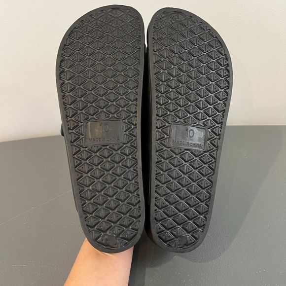 NWOT GOLD TOE Black Foam Sandals (10) - Picture 5 of 6